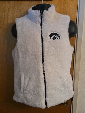 Iowa Hawkeyes Women's Revenge Reversible Vest Size Small